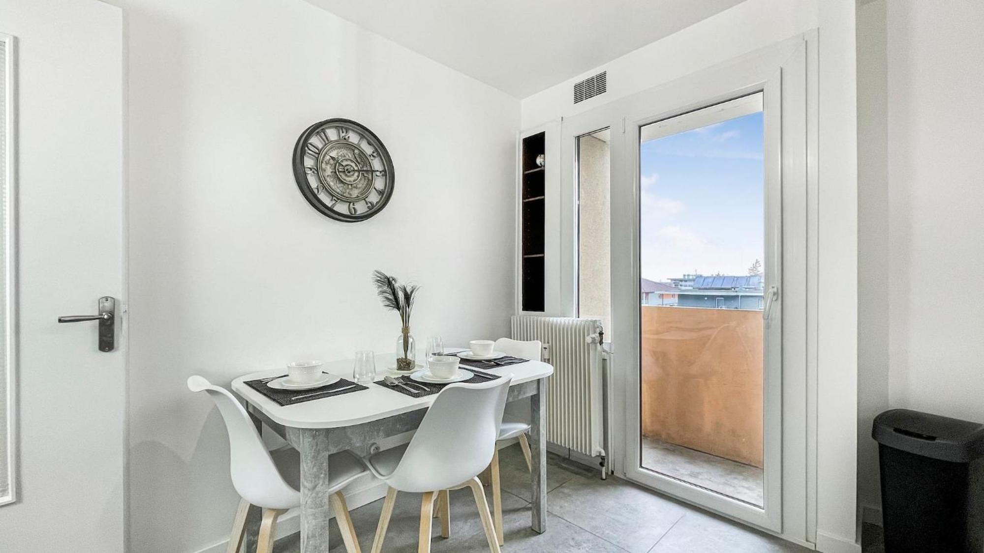Homey La Coloc Mugi - Colocation Haut De Gamme - Chambres Privees - Balcon - Wifi Et Netflix - Proche Transports Commun Annemasse Bagian luar foto
